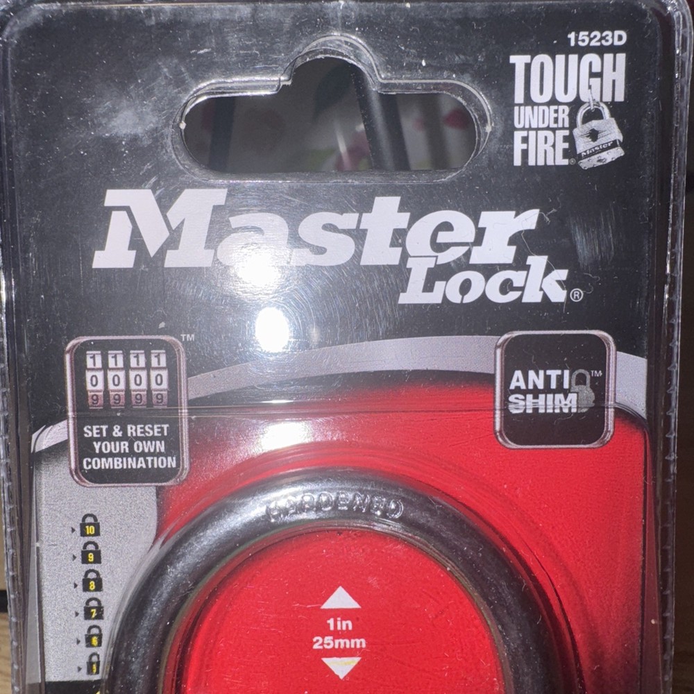 Master Lock 4 Digit Combination Padlock NIP. New. Great Lock