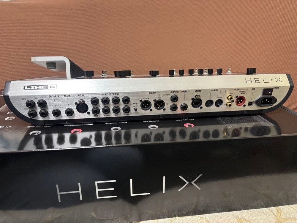 LINE 6 HELIX PLATINUM Effects Pedal
