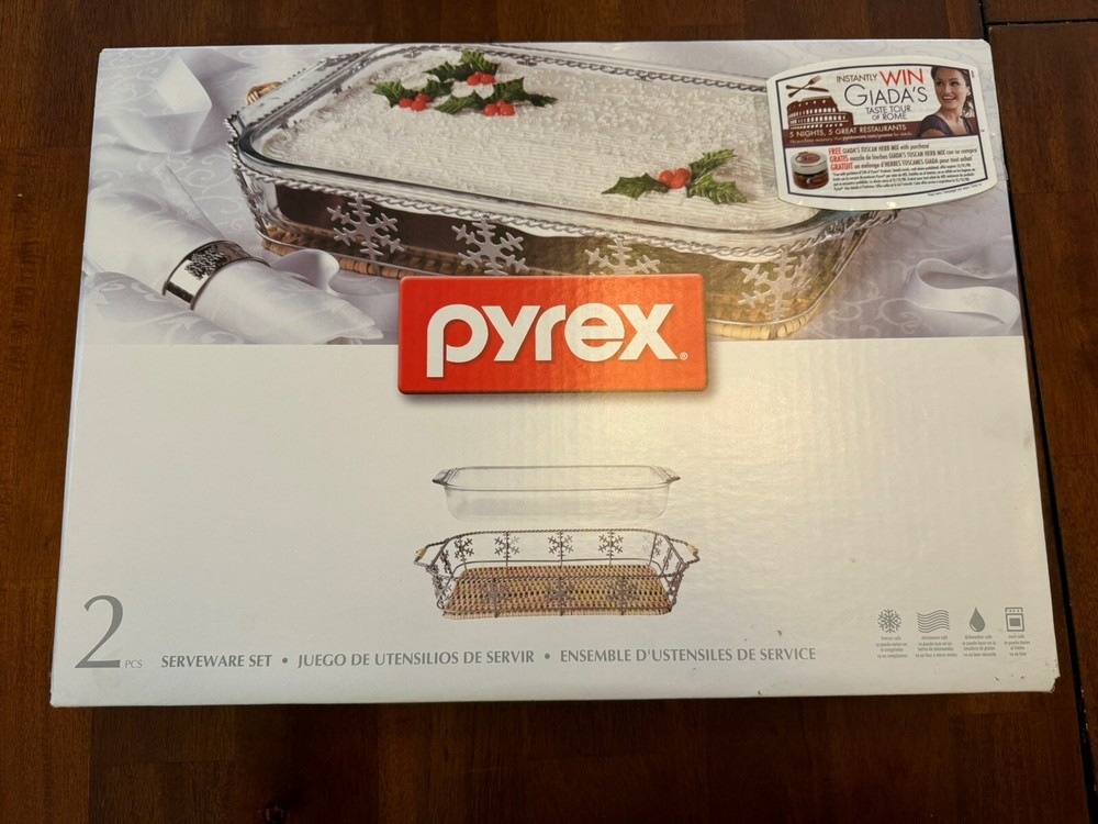 NEW  Limited Pyrex Snowflake Serveware 2 pc Set Christmas Baking 13" x 9"