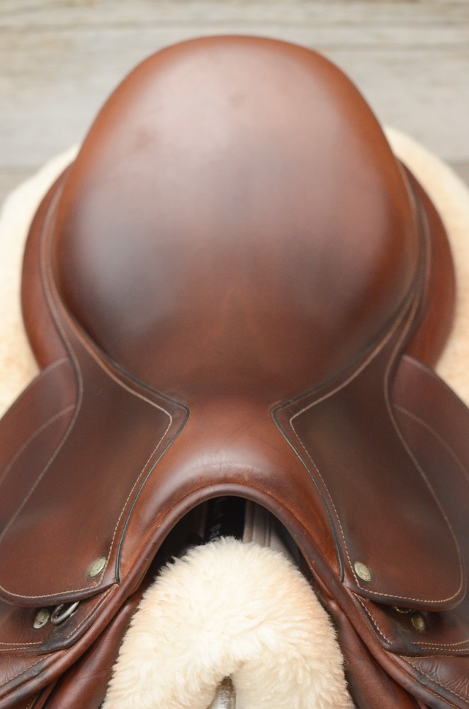 Stunning 2015 17.5" Devoucoux Biarritz saddle for sale!