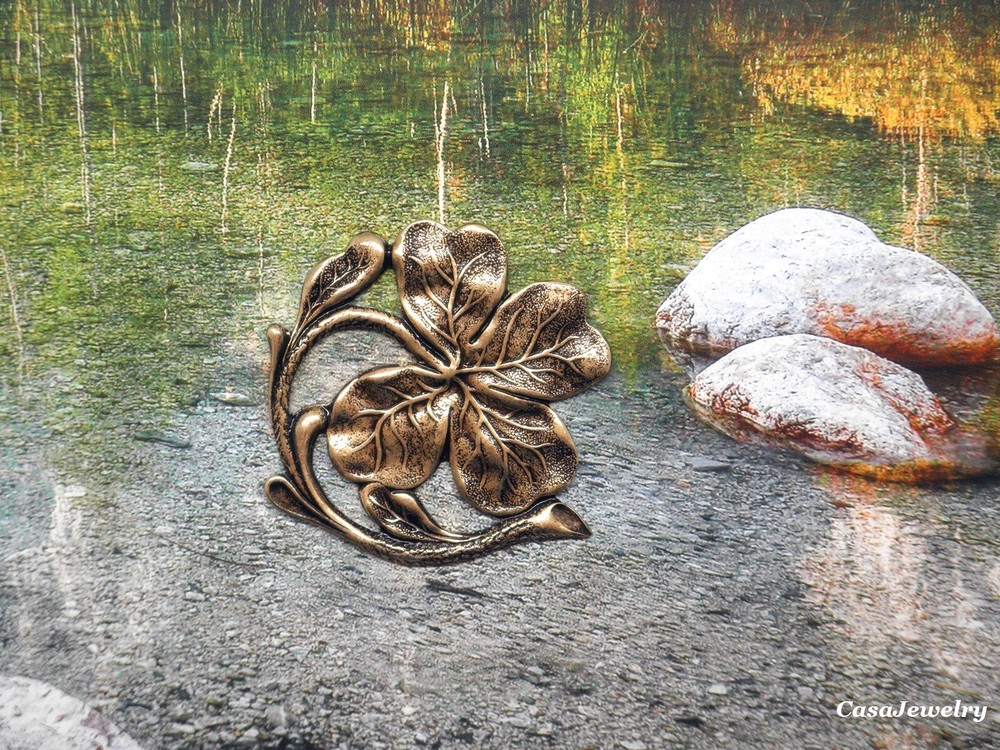 #5017RS ANTIQUED GOLD SHAMROCK COMPONENT - 1 Pc