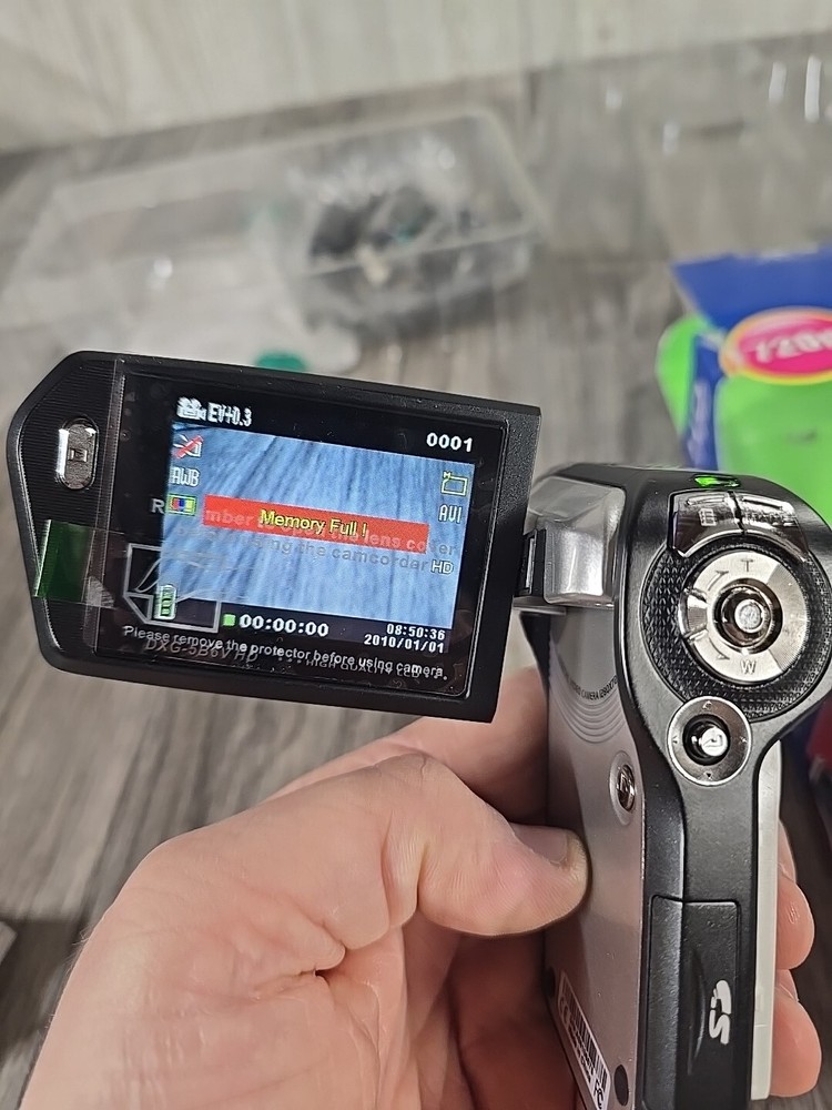 DXG QuickShots DXG-5B6V 32 MB Camcorder - Silver