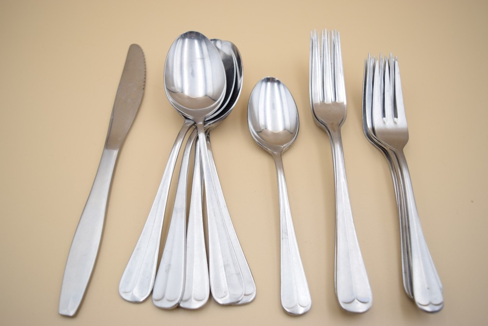 19pc Northland Post Road Flatware Set Dinner Salad Forks Tablespoons Teaspoons