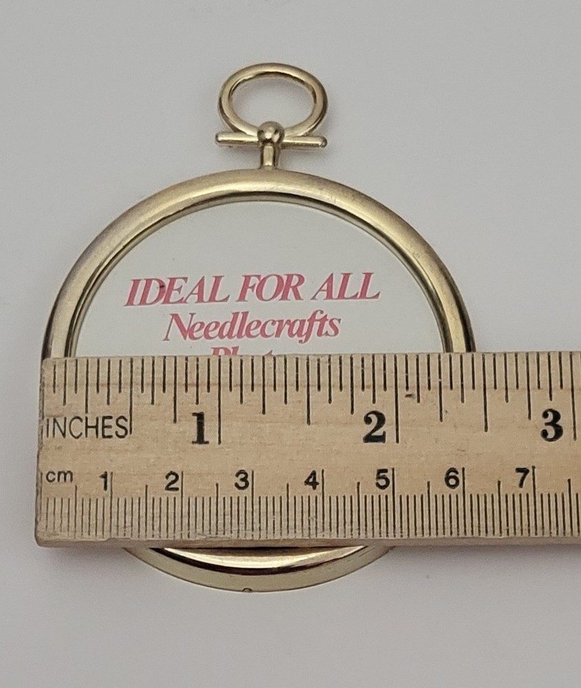 NIP Decorative Needlecraft Frame Round 2.25" Diameter NOS