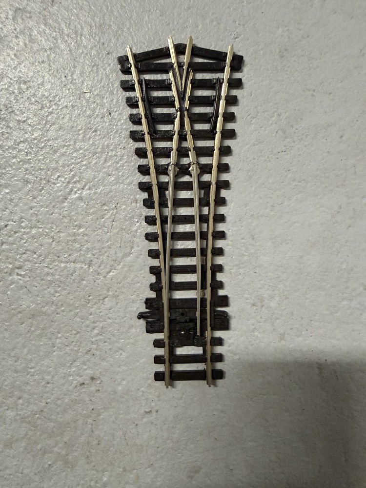 Various HO scale Peco Switches - Code 100