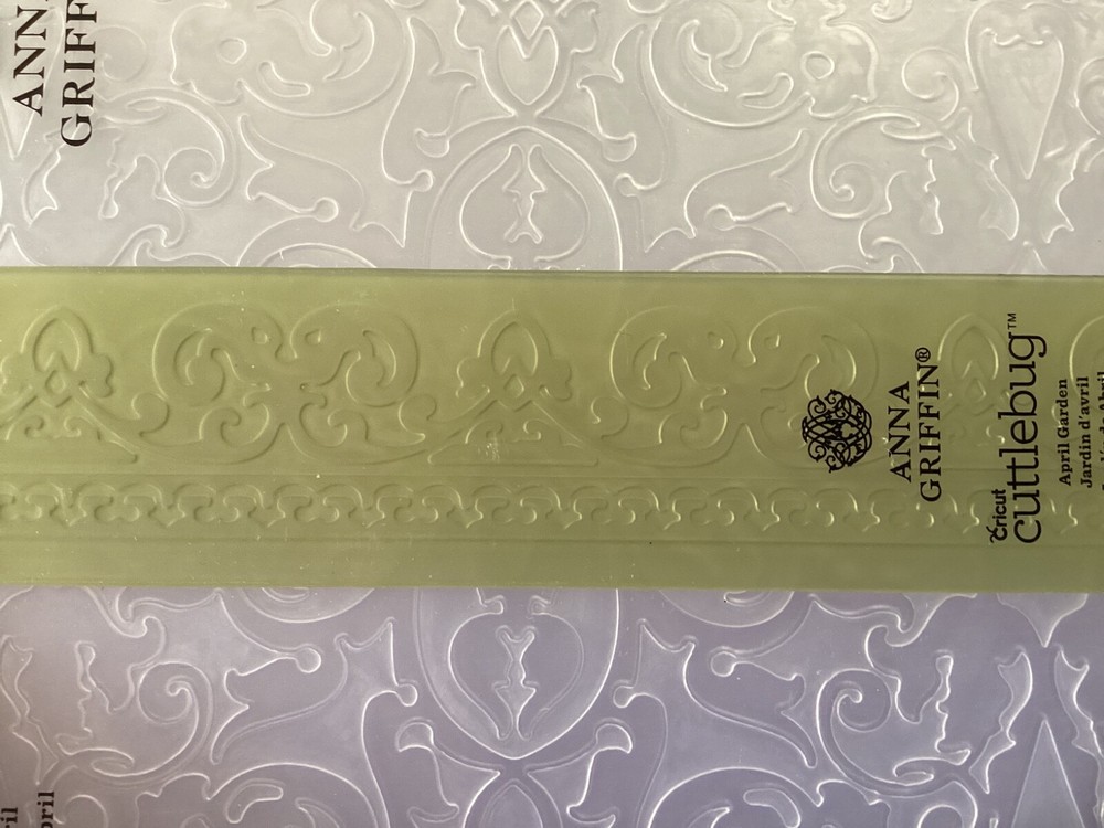 Anna Griffin April Garden Embossing Folder