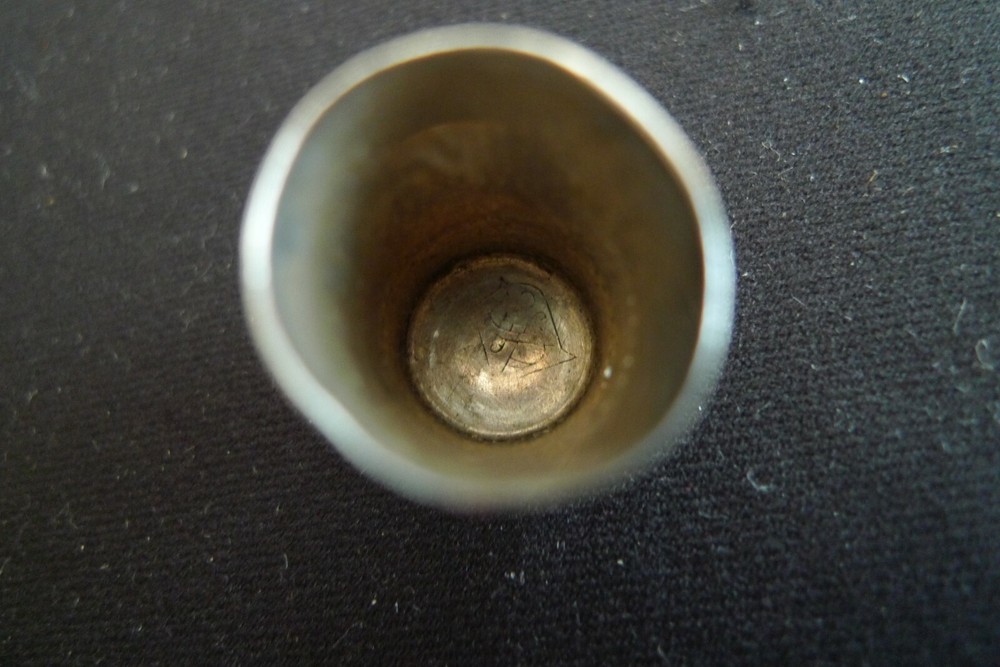 VINTAGE STERLING SILVER SEWING THIMBLE STARS PATTERN DESIGN EDGING SIZE 8