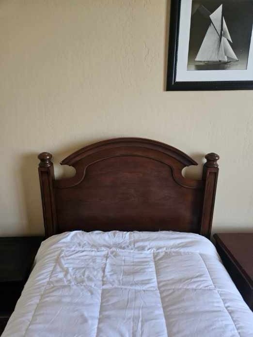 BROYHILL Bedroom Set $1,800 OBO
