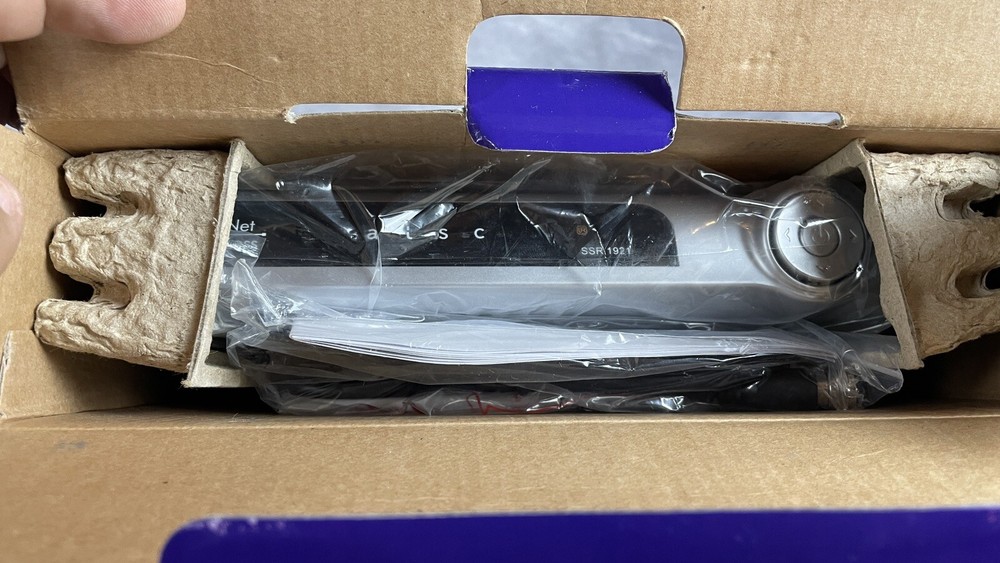 I Net Access Digital TV Converter Box - Analog Loop Through - ATSC - Open Box