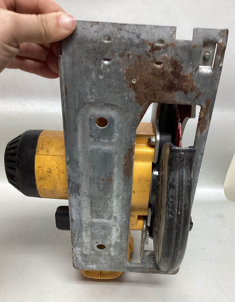 Dewalt DW939 18V Cordless Circular Saw Tool Only (Broken Handle ) *READ