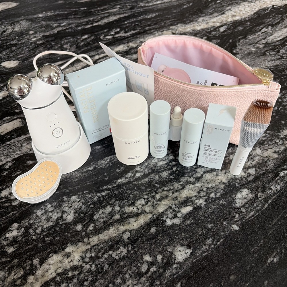 NWOB Nuface Trinity With Red Light Wrinkle Reducer Attachment And Starter Kit