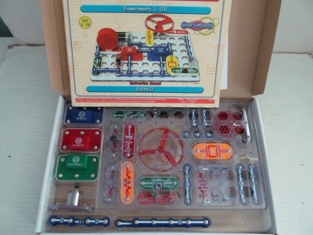 Elenco Snap Circuits Jr. SC-100 w 100 Exciting Electronics Projects, Complete