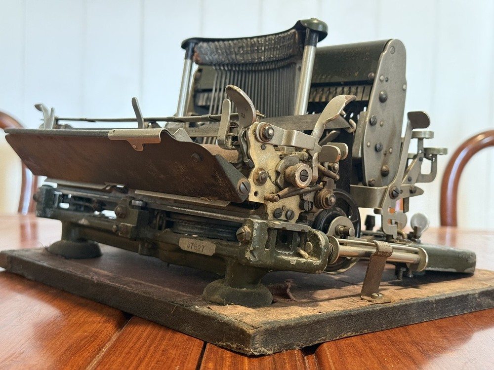 Rare ANTIQUE Imperial Model D Typewriter