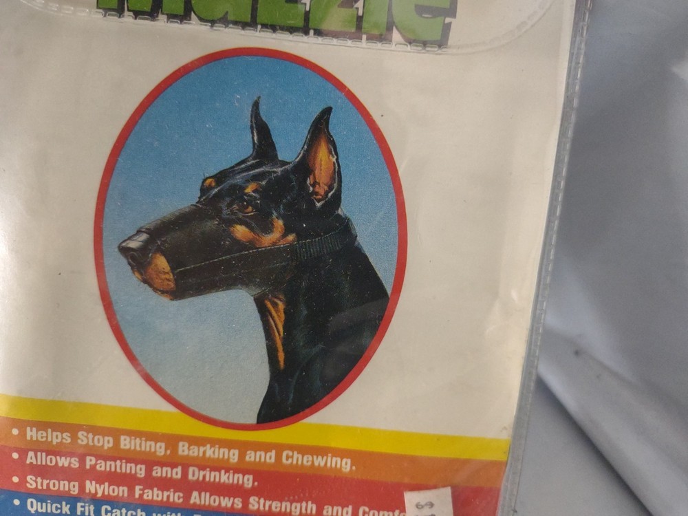 Four Paws, Dog Muzzle, Size 3, Quick Fit ,Medium