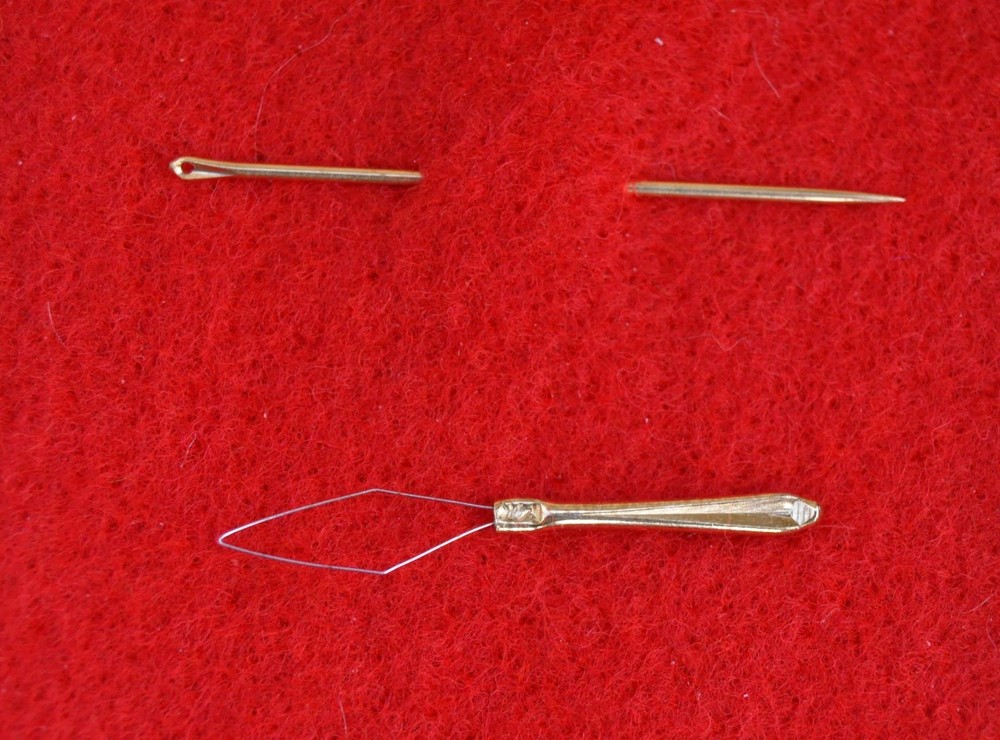 14k SOLID GOLD Sewing needle and threader