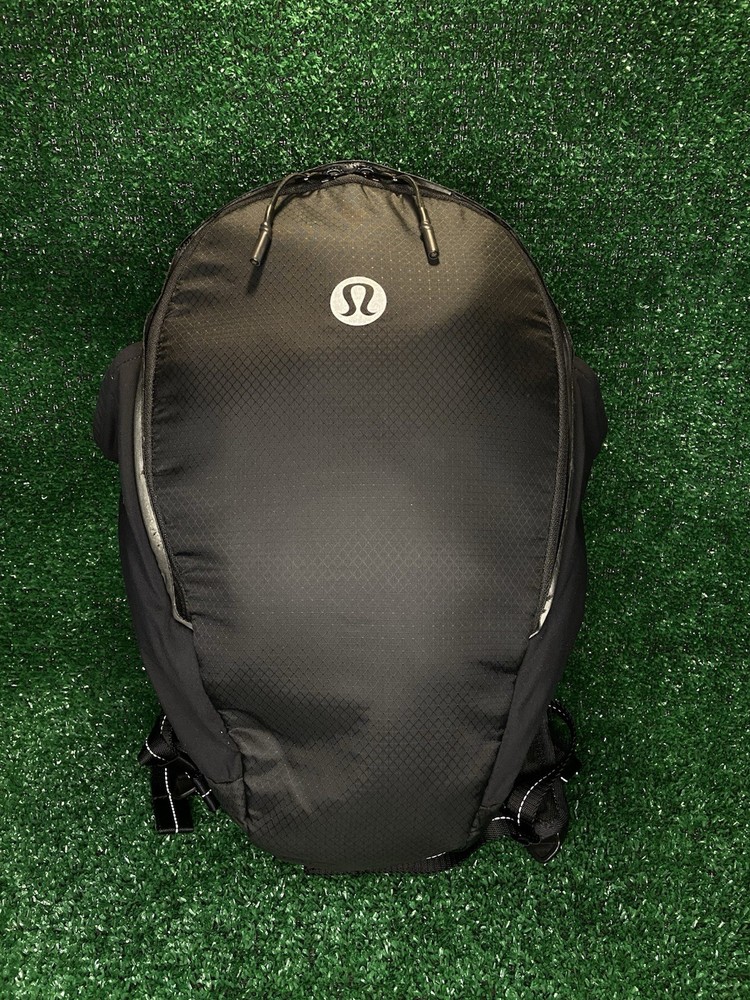Lululemon Fast Free Reflective Backpack/Hydration Bag - 13L - Black.