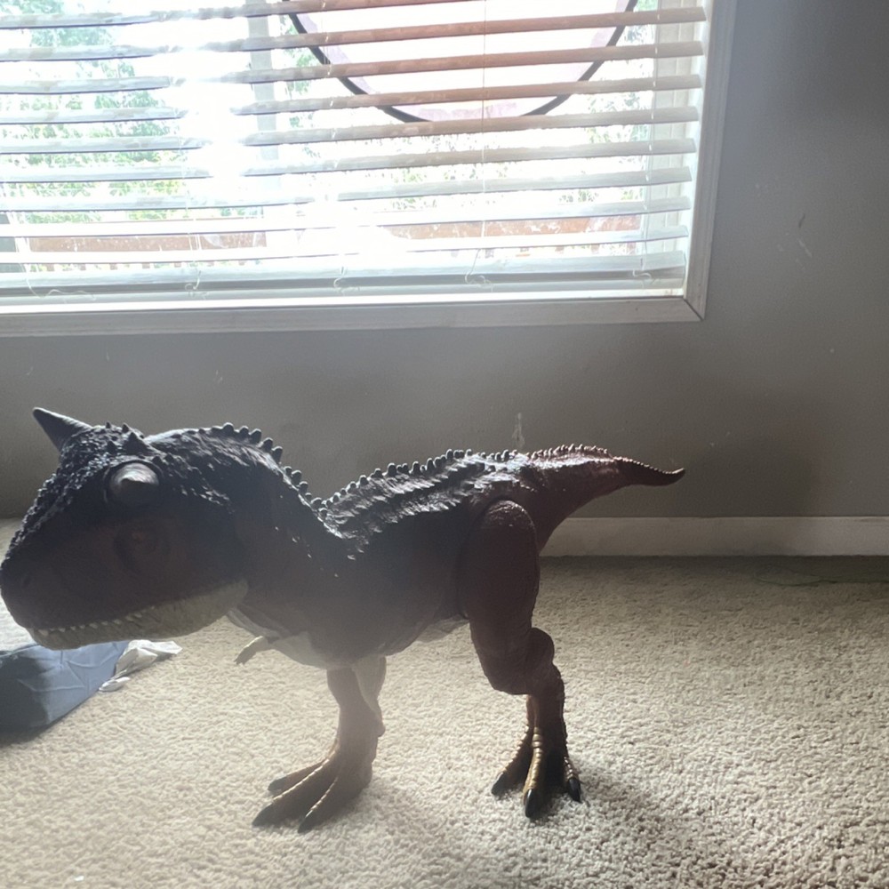 Mattel jurassic world colossal carnotaurus 3ft jumbo