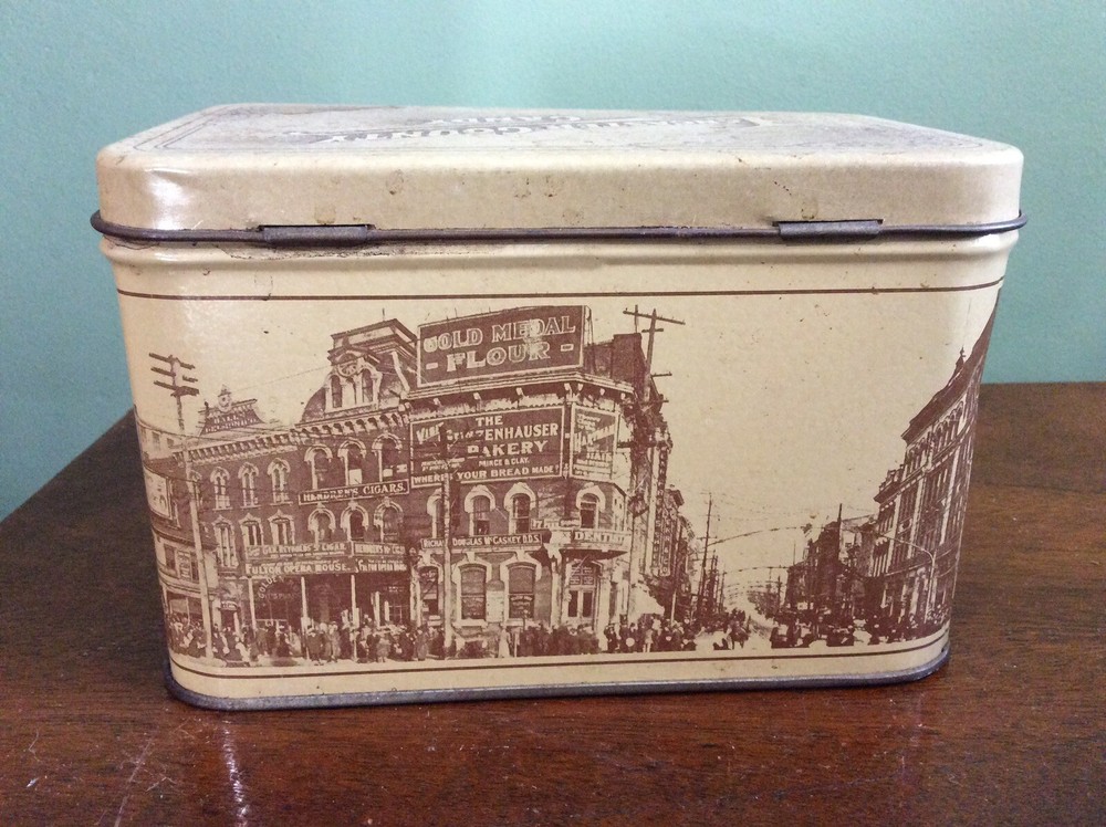 Lancaster County Candy Hinged Tin Panoramic View Penn Square 1905 on side ✔