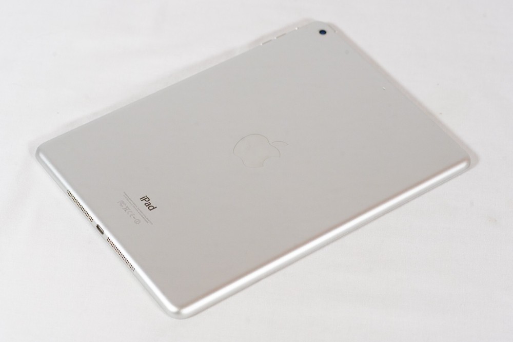 Apple iPad A1474 1st Generation iPad Silver & White 16GB 9.7" Screen