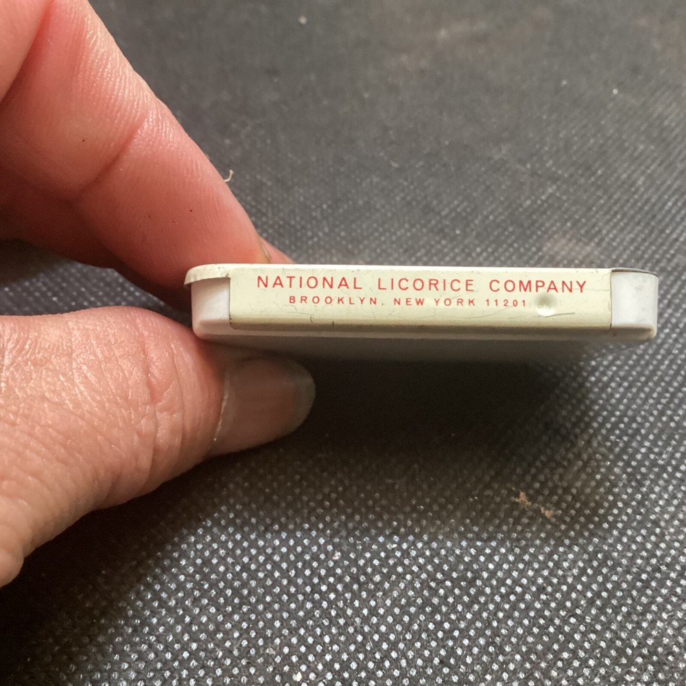 Vintage " Helps " Sore Throat Tin - Net Wt 1/4 oz
