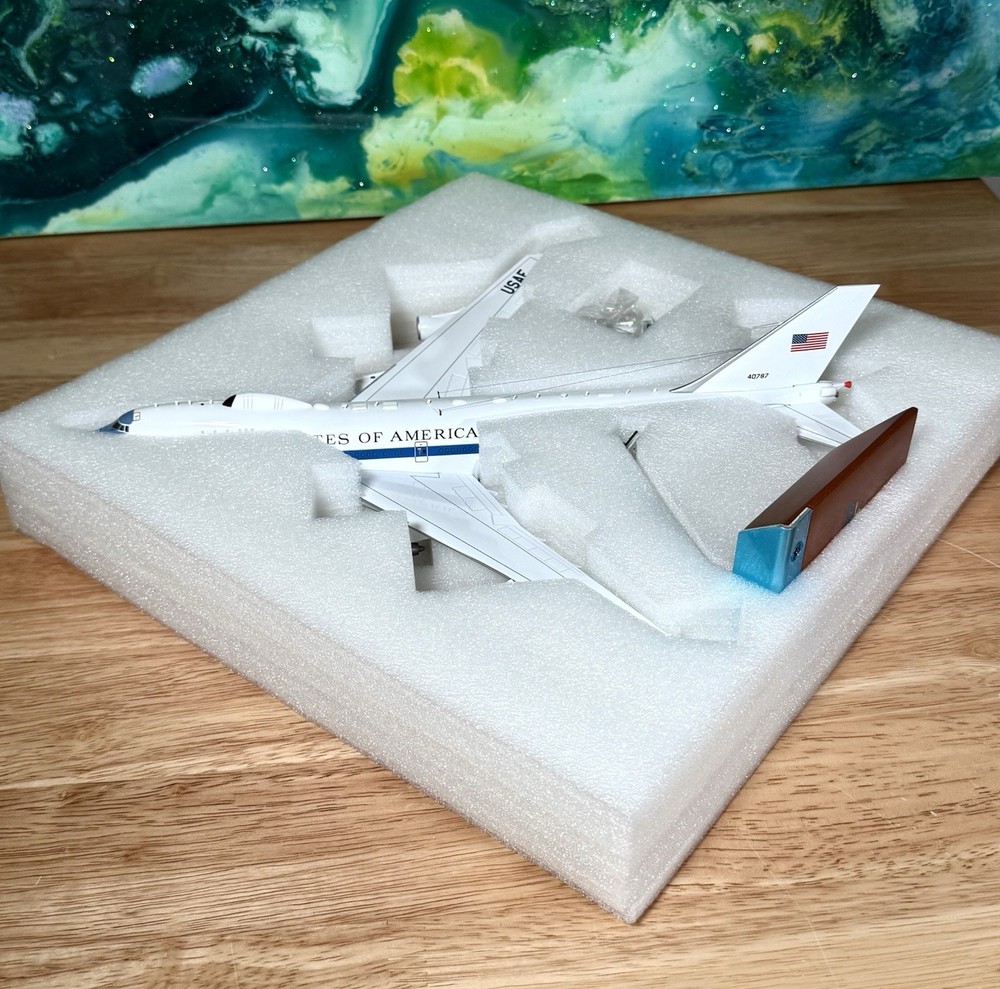NEW Never Displayed! Gemini 1/200 G2AFO1098 Boeing 747 E4B Doomsday Plane!