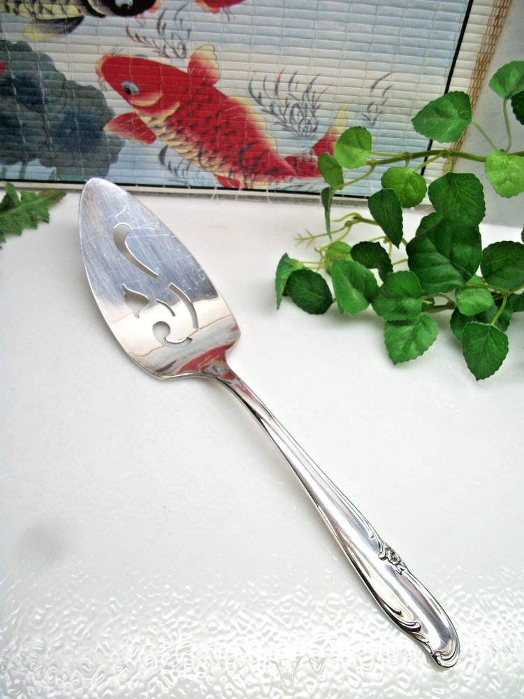 Wm Rogers  ALLURE  Teatime  Silverplate Pie Cake Dessert or Pastry Server   1959