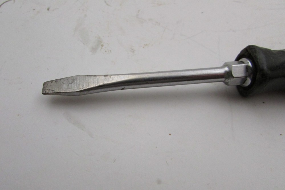 VINTAGE SNAP ON TOOLS FLAT BLADE SCREWDRIVER - BLACK SQUARE HANDLE - SSD2