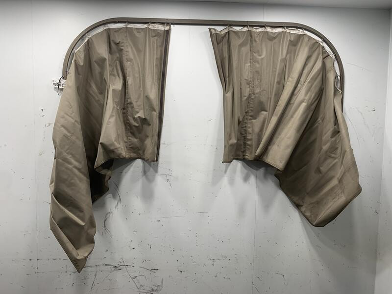 2004 International 9900 Curtains (732-10028)