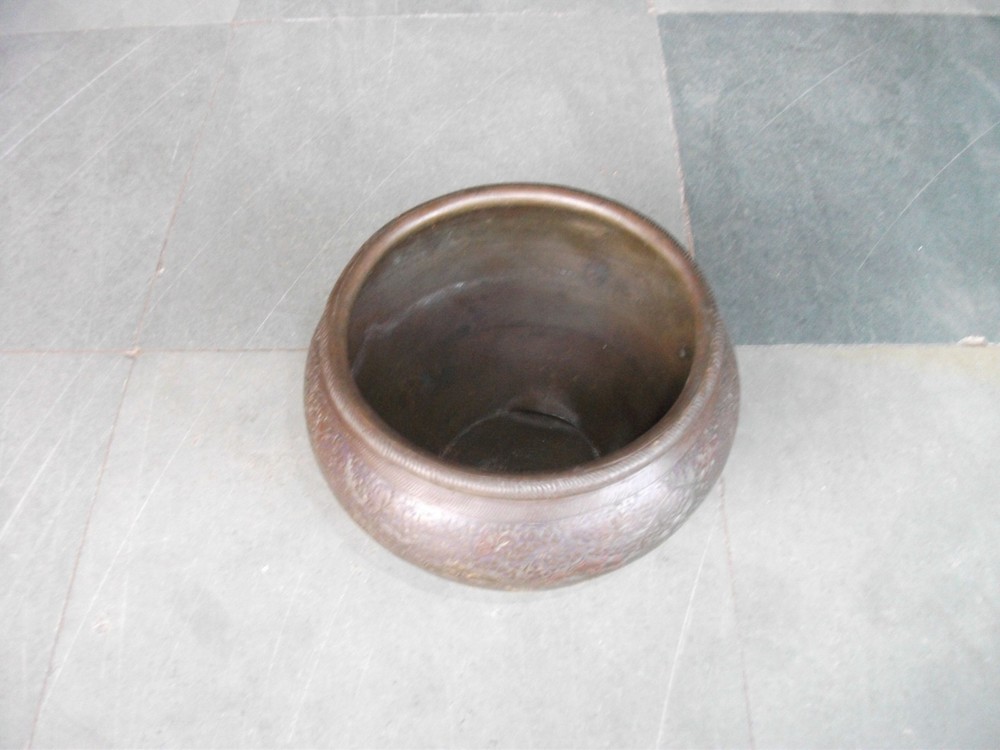 Vintage Brass Lacquer Floral Inlay Engraved Unique Shape Solid Bowl/Planter