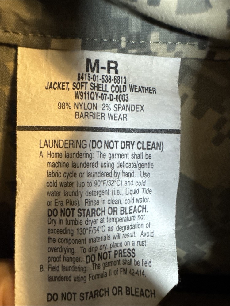 Medium Regular Army ACU Jacket Soft Shell Cold Weather Digital Camo Uniform 5591
