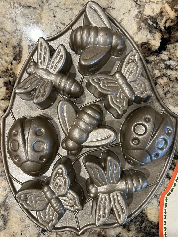 WS Kids Williams Sonoma Backyard Bug Cakelet Pan Dragonfly Butterfly Ladybug Bee