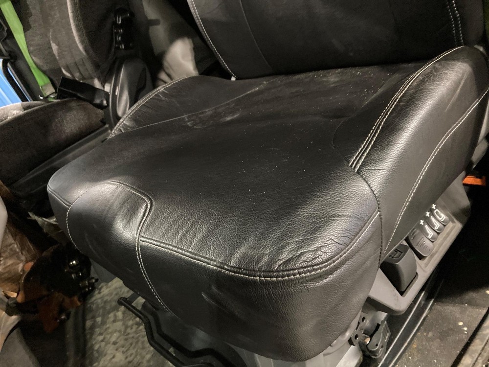 2017 Peterbilt 579 Left Air Ride Seat