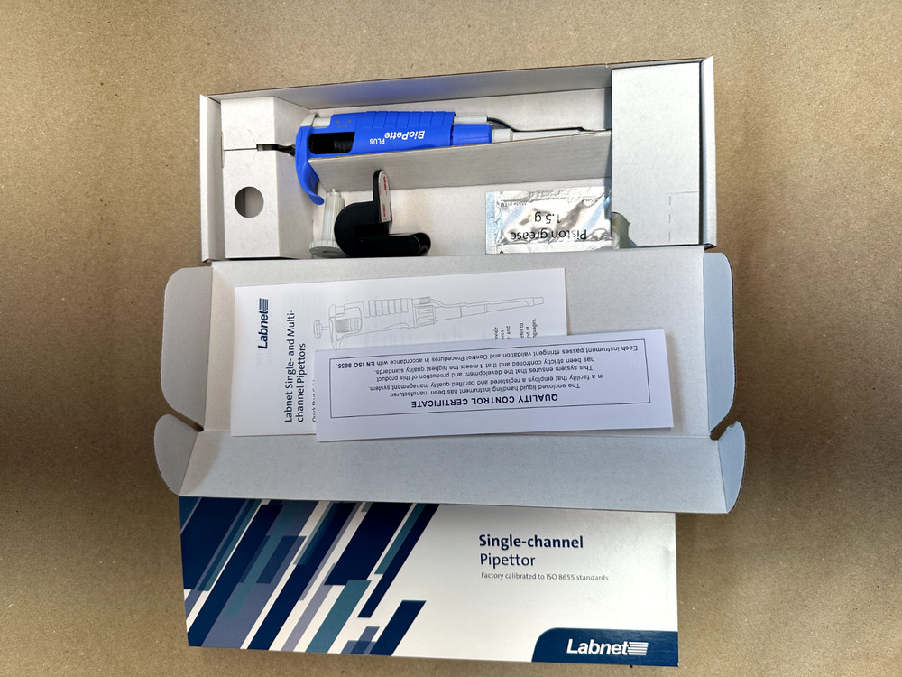 Labnet BioPette Plus 2-20uL Autoclavable Adjustable Micropipette