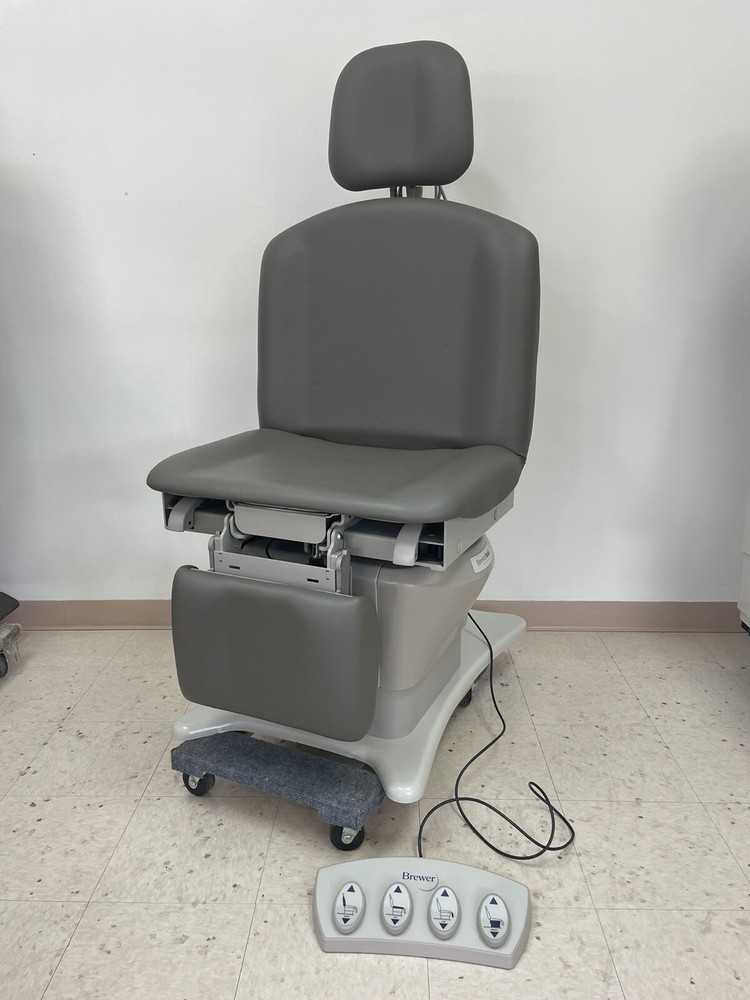 Pre-Owned Brewer 7000 Power Procedure Table w/foot Control