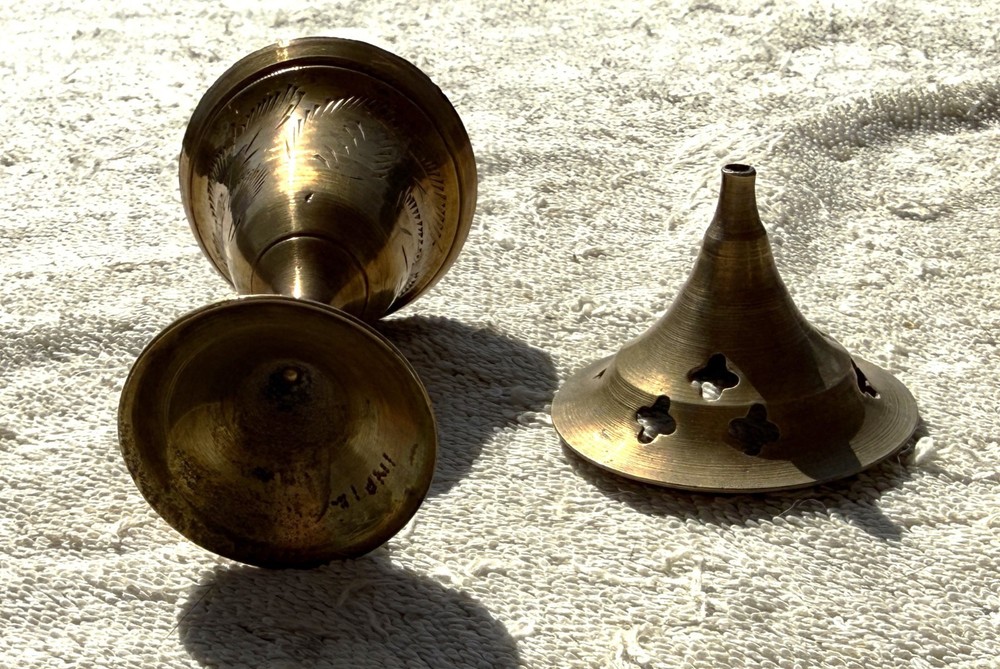 VINTAGE BRASS INCENSE BURNER - AS PICTURED