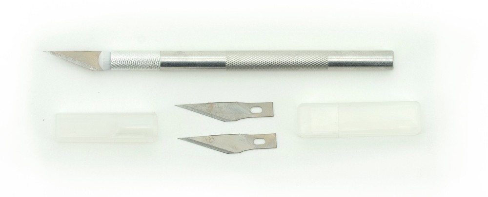 Tool Essentials Hobby Knife with 2 Extra Blades and Storage Case