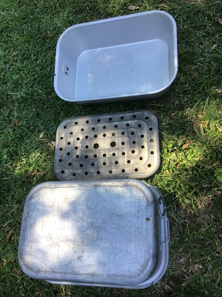 wear-sever roaster. mid century. alumium. heavy duty bottom. insert EUC