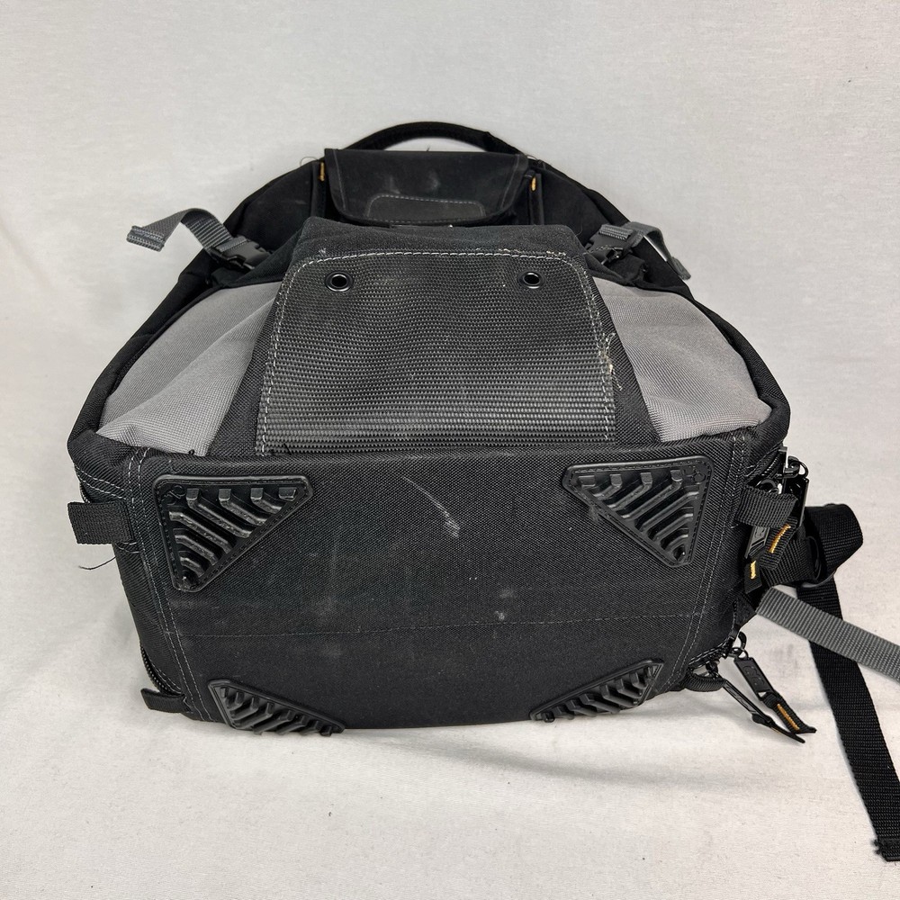 Custom Leather Craft Toolworks 1134 Deluxe Tool Backpack; 44 Pocket - EUC