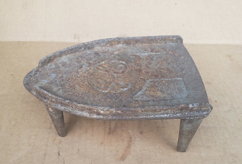 Vintage GE iron Trivet