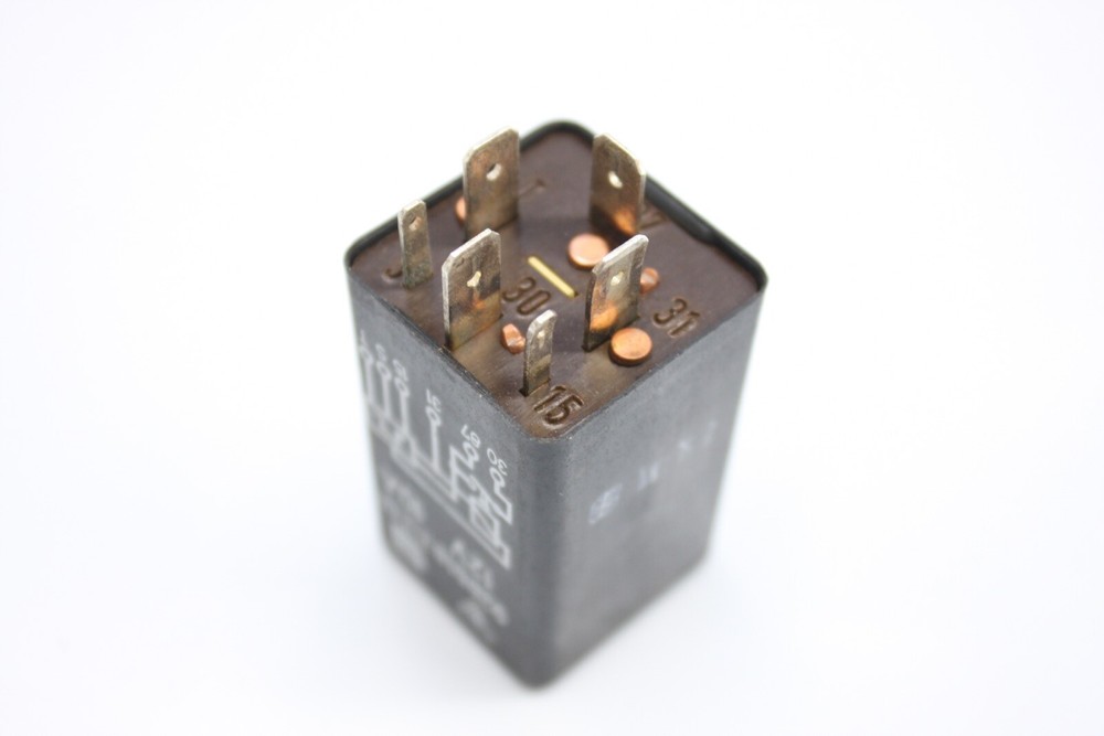 Porsche 911 964 (1989-1994) OEM Intensive Windshield Washer Relay
