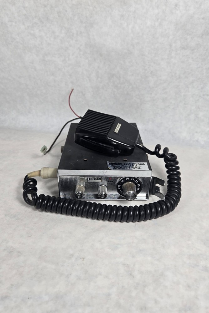 Vintage PACE CB Radio CB133 With Microphone Howard Electronics NOT TESTED