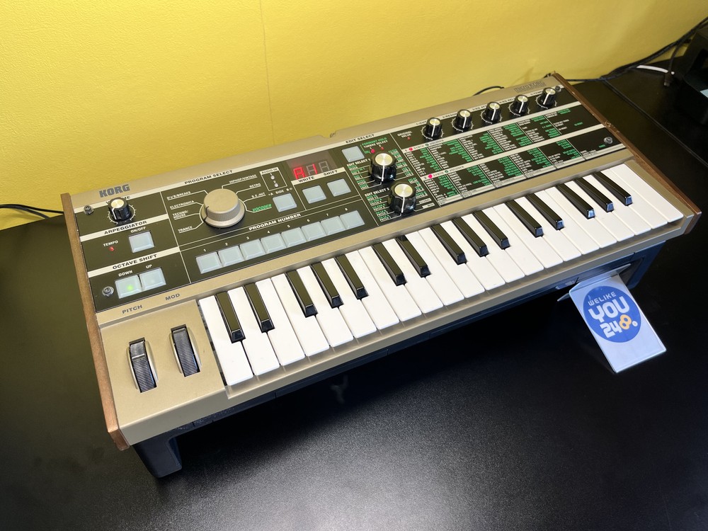 KORG MicroKORG Synthesizer Vocoder w/ AC-adapter | Beautiful Condition