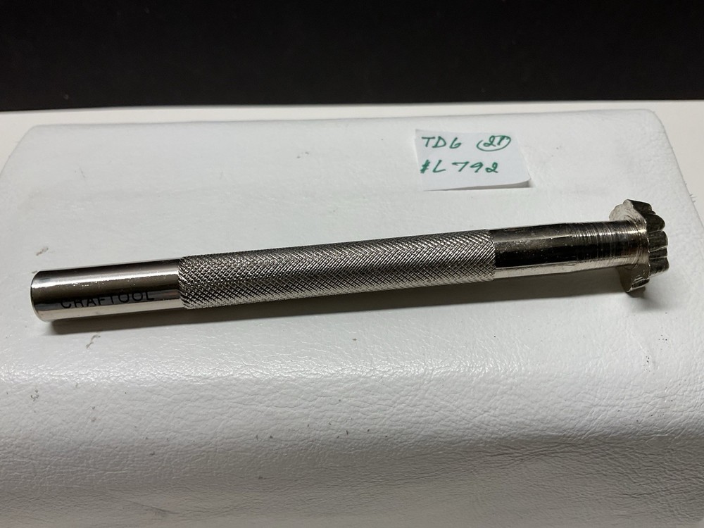 CRAFTOOL #L792 Leaf Leather Stamping Tool (TD6-21)