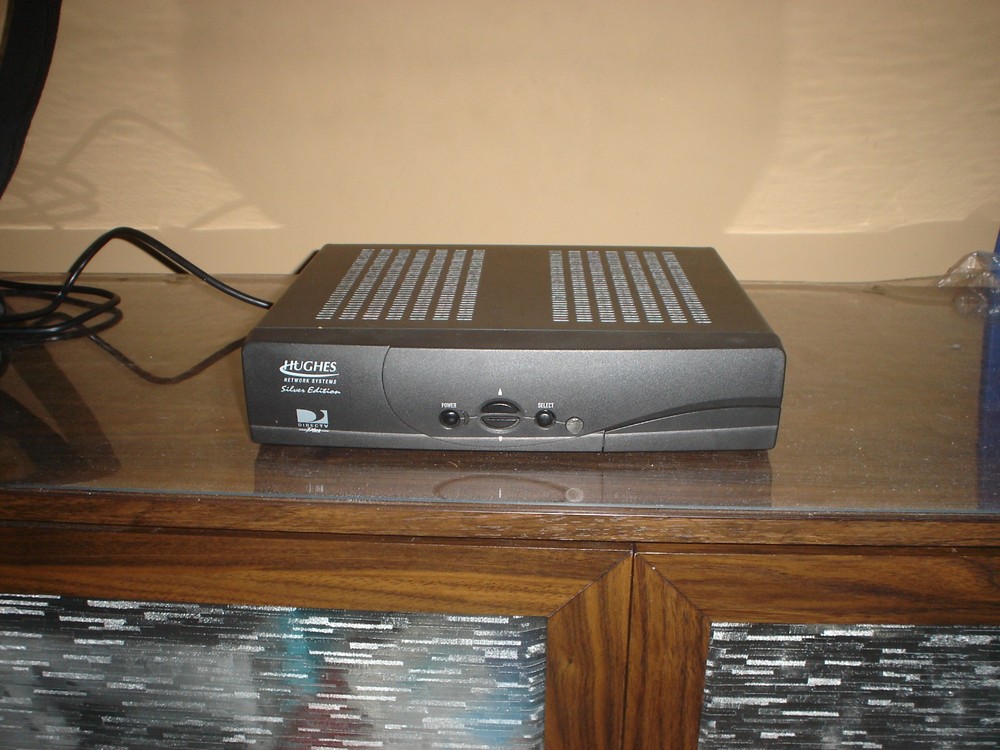 Hughes Network Systems DirecTV Plus SD Satellite Receiver HIRD-E1 - NOT WORKING