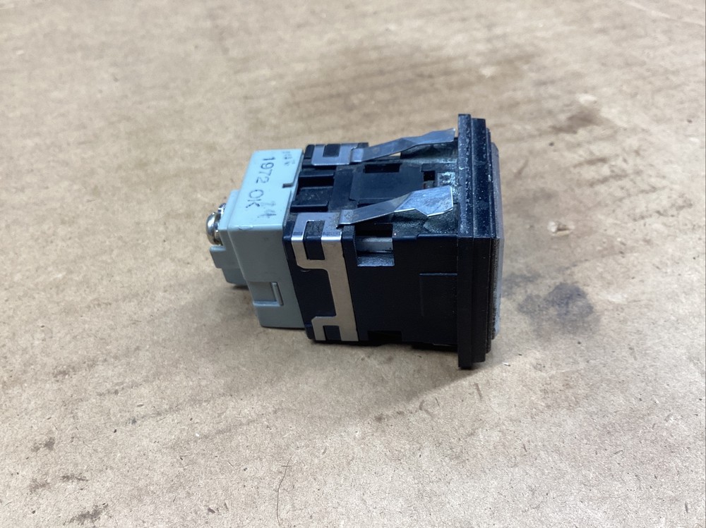 SQUARE IDEC PRIMARY MACHINE LIGHT #806M25