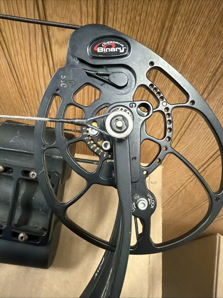 Bowtech Reign 7 Compound Bow Used