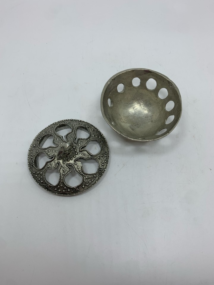 SM METAL INCENSE BURNER.