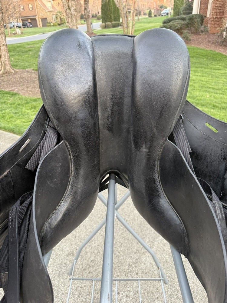 17.5” Schleese Infinity Dressage Saddle