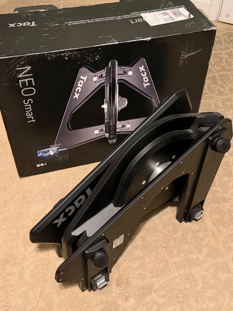 Tacx NEO Smart (2018) w/ Accessories