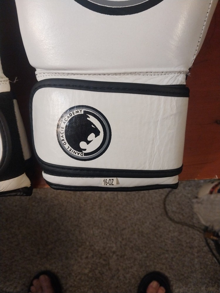 Daniel Gracie 16oz gloves
